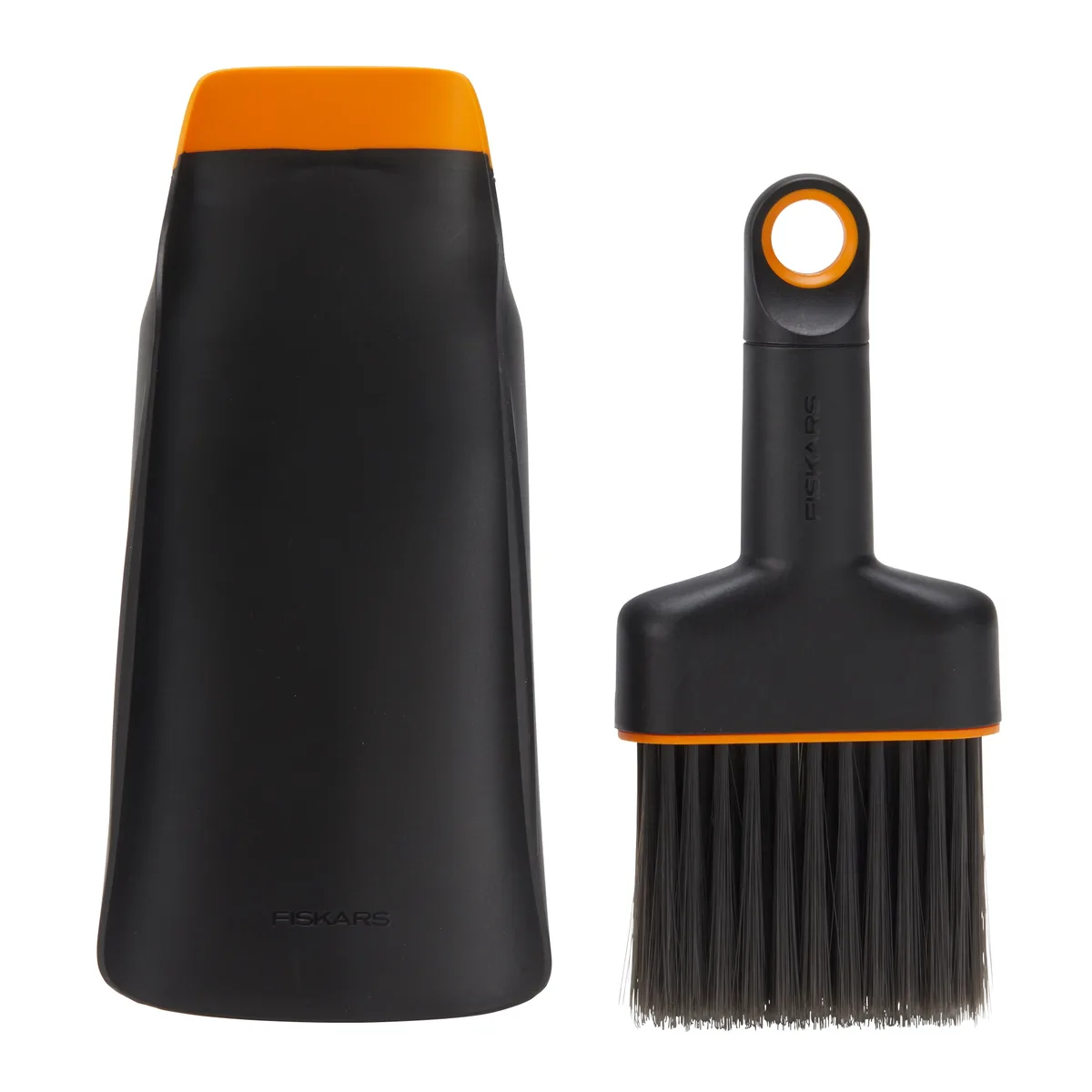 Fiskars 2-in-1 Double Sided Scoop & Brush - Image 2
