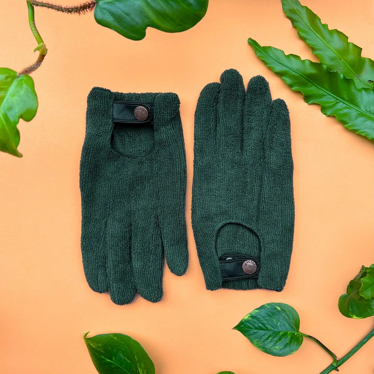 We The Wild Leaf Cleaning Gloves Microfiber Green Gloves - Image 2