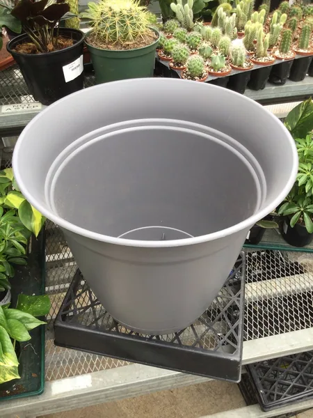 Wp 21x8in Deep Rnd Patio Plntr 8gl 106027 — Case of 16